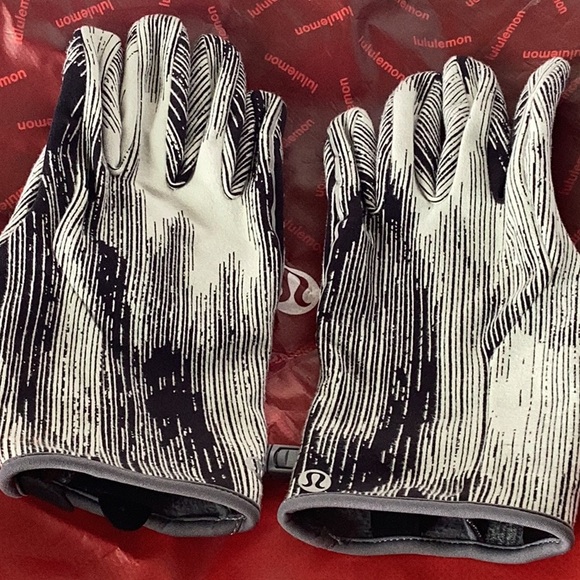 lululemon athletica Accessories - Lululemon gloves
